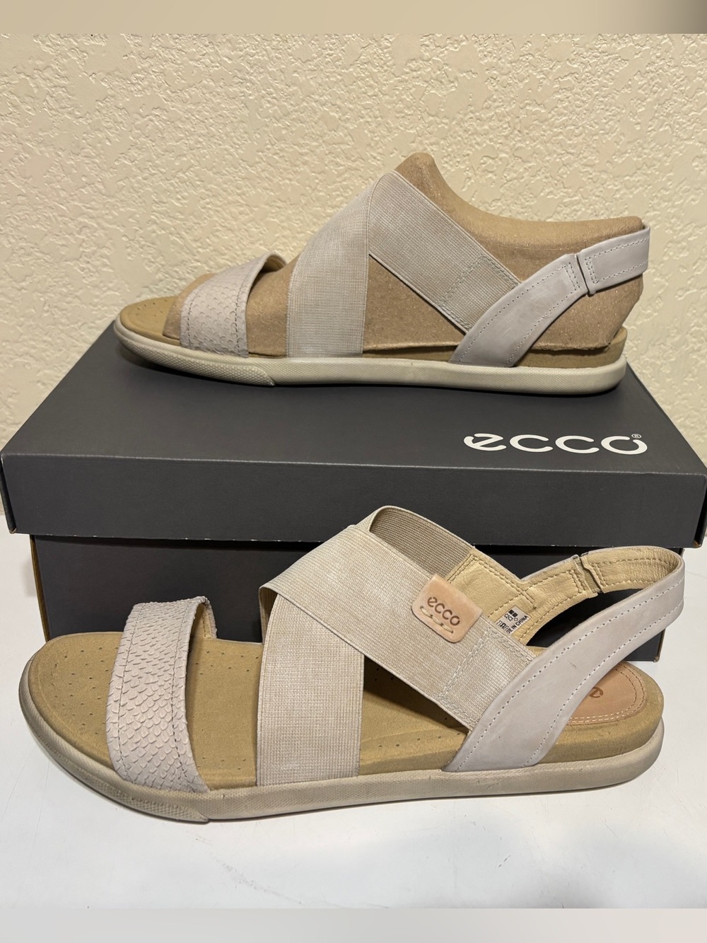 NIB ECCO Womens Beige Comfort Sandals with Elastic Straps, Size 11 (EU 42)